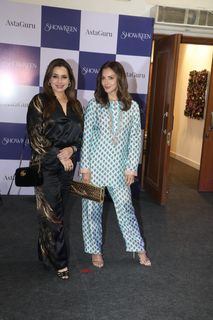 Neelam Kothari feet photo 4