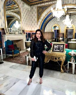 Neelam Kothari feet photo 16