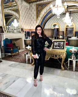 Neelam Kothari feet photo 15