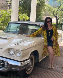 Neelam Kothari feet photo 12