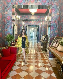 Neelam Kothari feet photo 10