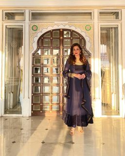 Neelam Kothari feet photo 9