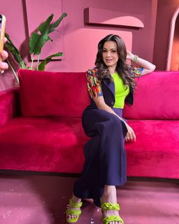 Neelam Kothari feet photo 20