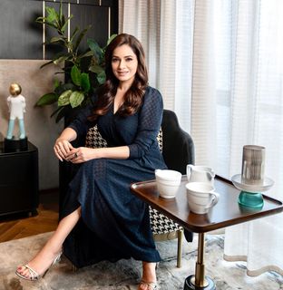 Neelam Kothari feet photo 15