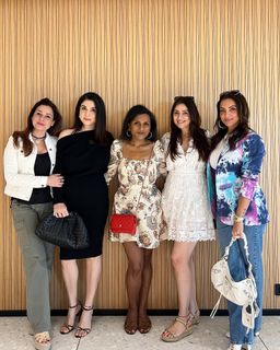 Neelam Kothari feet photo 3