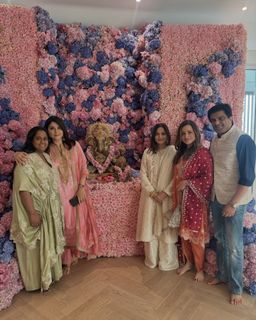 Neelam Kothari feet photo 14