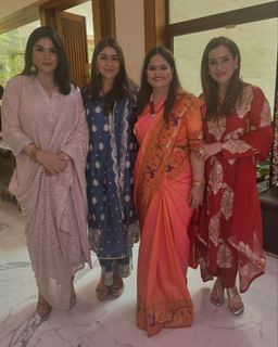 Neelam Kothari feet photo 13