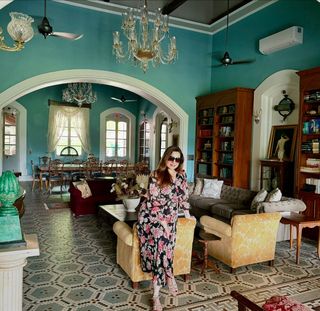 Neelam Kothari feet photo 10