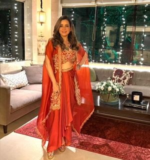 Neelam Kothari feet photo 9