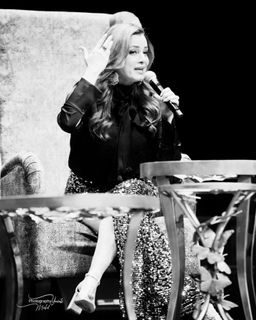 Neelam Kothari feet photo 2