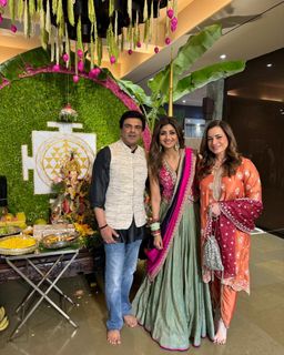 Neelam Kothari feet photo 20