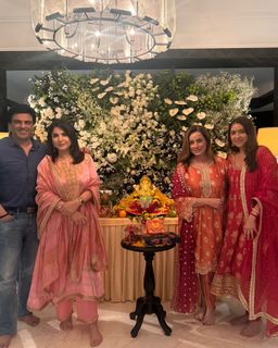 Neelam Kothari feet photo 16