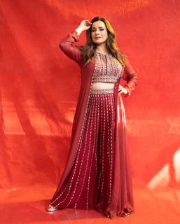 Neelam Kothari feet photo 13