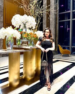Neelam Kothari feet photo 11