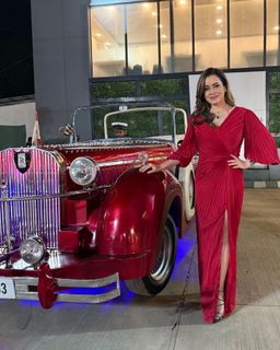 Neelam Kothari feet photo 5