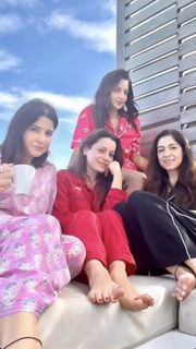Neelam Kothari feet photo 20