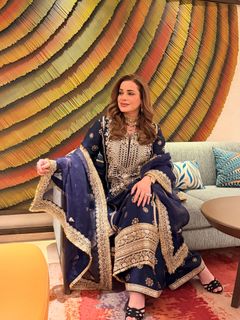 Neelam Kothari feet photo 10