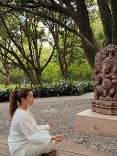 Neelam Kothari feet photo 9