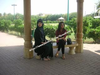 Neelam Muneer feet photo thumbnail