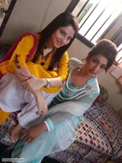 Neelam Muneer feet photo thumbnail