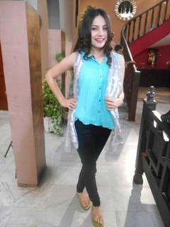 Neelam Muneer feet photo thumbnail