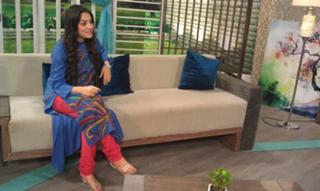Neelam Muneer feet photo thumbnail