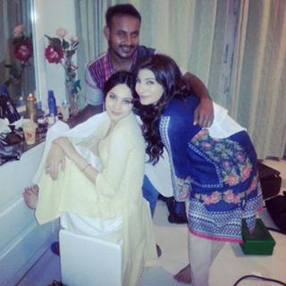 Neelam Muneer feet photo thumbnail