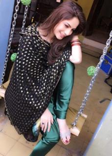 Neelam Muneer feet photo thumbnail