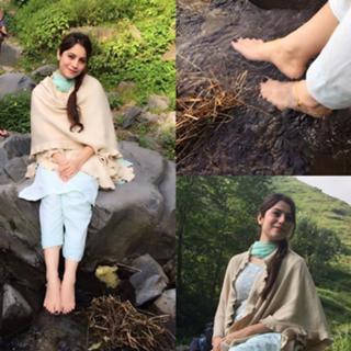 Neelam Muneer feet photo thumbnail