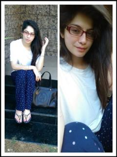Neelam Muneer feet photo thumbnail