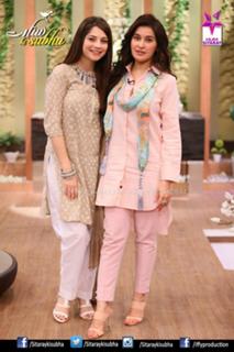 Neelam Muneer feet photo thumbnail