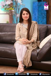 Neelam Muneer feet photo thumbnail