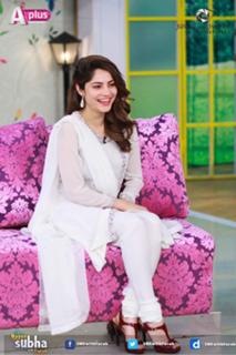 Neelam Muneer feet photo thumbnail