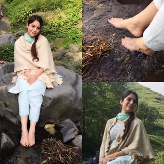 Neelam Muneer feet photo thumbnail