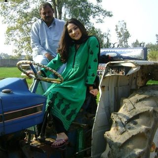 Neelam Muneer feet photo thumbnail