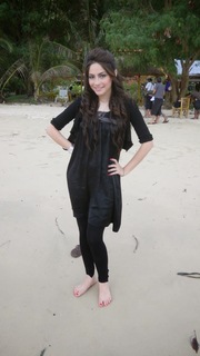 Neelam Muneer feet photo thumbnail