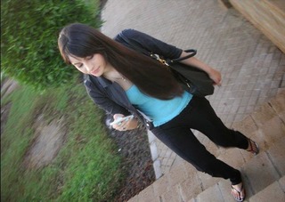 Neelam Muneer feet photo thumbnail