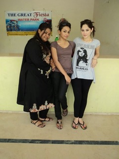 Neelam Muneer feet photo thumbnail