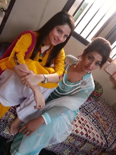 Neelam Muneer feet photo thumbnail