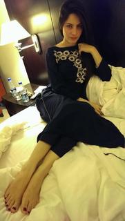 Neelam Muneer feet photo thumbnail