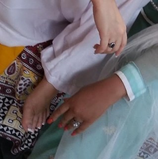 Neelam Muneer feet photo thumbnail