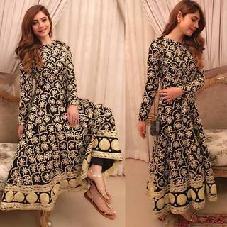 Neelam Muneer feet photo thumbnail