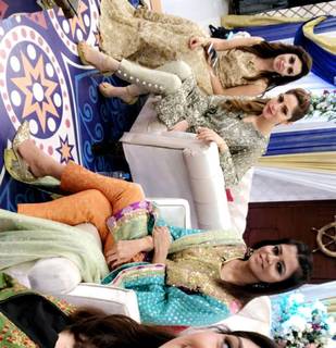 Neelam Muneer feet photo thumbnail