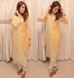Neelam Muneer feet photo thumbnail
