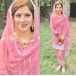 Neelam Muneer feet photo thumbnail