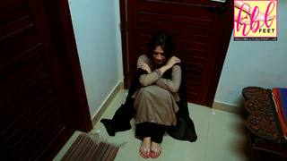 Neelam Muneer feet photo thumbnail