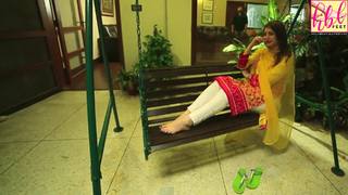 Neelam Muneer feet photo thumbnail