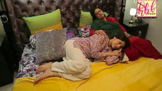 Neelam Muneer feet photo thumbnail
