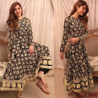 Neelam Muneer feet photo thumbnail