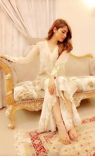 Neelam Muneer feet photo thumbnail